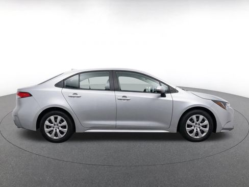 Used 2025 Toyota Corolla LE FWD image 11