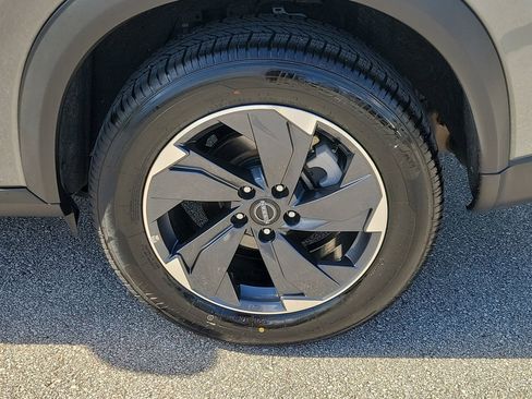 Used 2025 Nissan Rogue SV FWD image 5