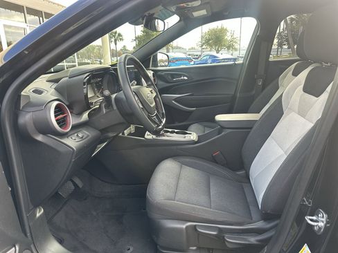 Used 2024 Chevrolet Trax RS image 16