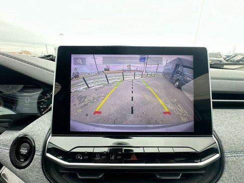 Certified 2023 Jeep Compass Latitude image 19