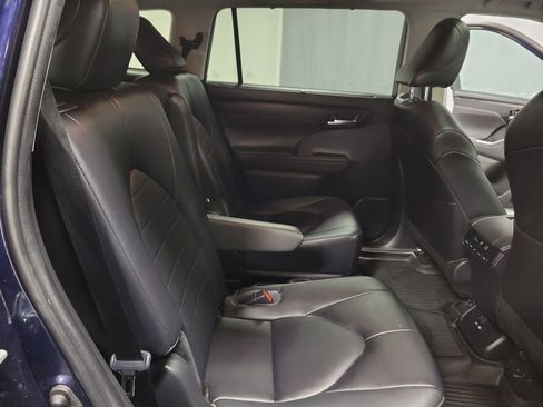 Used 2023 Toyota Highlander XLE FWD image 23