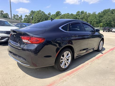 Used 2017 Chrysler 200 Limited Platinum w/ Comfort & Convenience Group FWD image 9