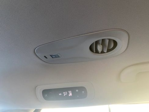 Used 2023 Chrysler Voyager LX image 26