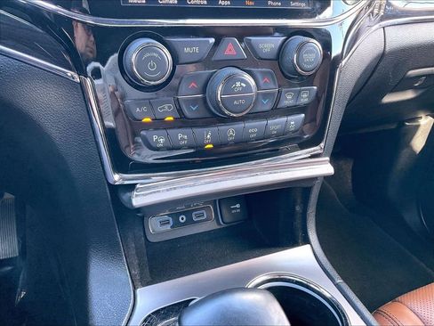 Used 2021 Jeep Grand Cherokee Overland AWD/4WD image 25