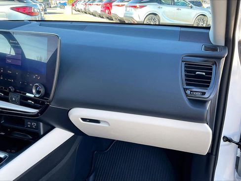 Used 2025 Lexus NX 300h AWD w/ Luxury Package image 18