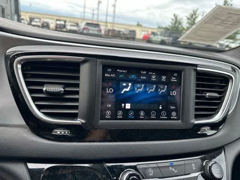 Certified 2020 Chrysler Pacifica Touring w/ S Appearance Package FWD image 6