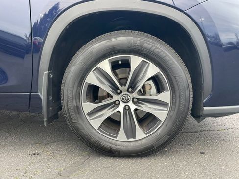 Used 2020 Toyota Highlander XLE image 11