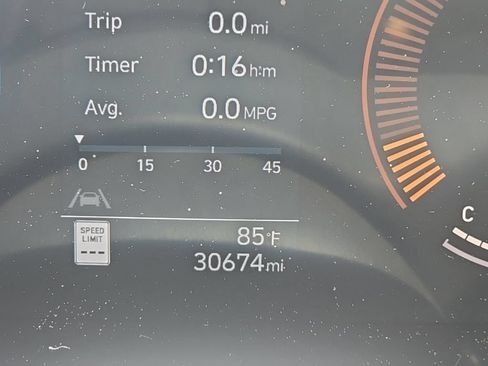 Used 2025 Hyundai Kona SEL FWD image 9