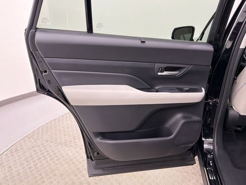 Used 2024 Toyota Grand Highlander Platinum image 31