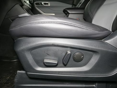 Used 2023 Ford Explorer XLT w/ Equipment Group 202A AWD/4WD image 38