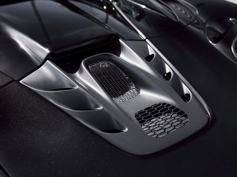 Used 2025 McLaren Artura Spider image 12