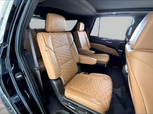 Used 2024 Cadillac Escalade Sport w/ Touring Package AWD/4WD image 17