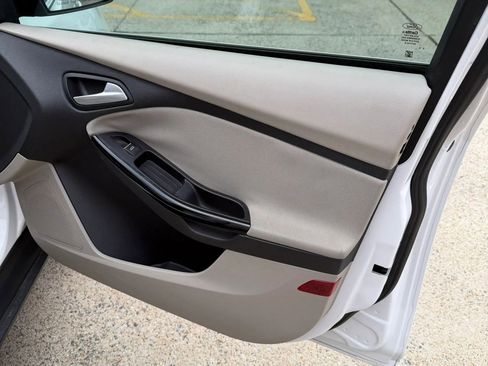 Used 2013 Ford Focus Electric Hatchback FWD image 15