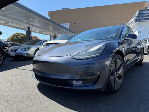 Used 2018 Tesla Model 3 Long Range RWD image 3