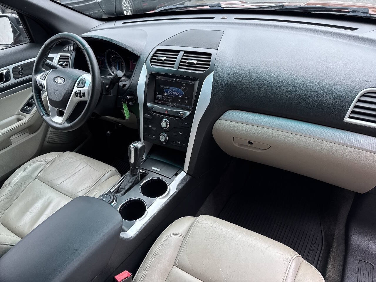 Used 2014 Ford Explorer XLT w/ Equipment Group 202A AWD/4WD image 17