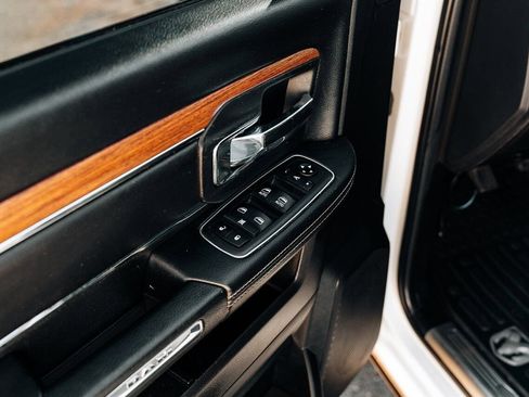 Used 2018 RAM 2500 Laramie w/ Convenience Group image 16