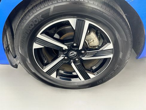 Used 2025 Nissan Sentra SV image 11