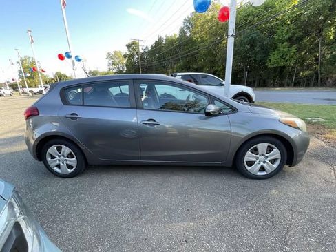 Used 2016 Kia Forte LX FWD image 8