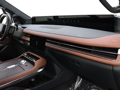 New 2026 Lincoln Navigator Reserve AWD/4WD image 15