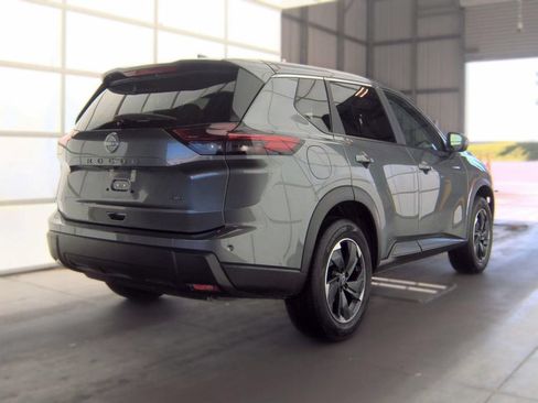 Certified 2026 Nissan Rogue SV AWD/4WD image 8