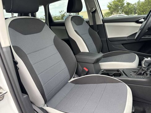 Certified 2025 Volkswagen Taos S FWD image 28