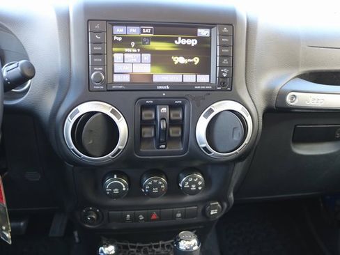 Used 2016 Jeep Wrangler Unlimited Rubicon w/ Connectivity Group image 20