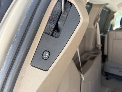 Used 2012 Chrysler Town & Country Touring-L w/ Entertainment Group #2 FWD image 26