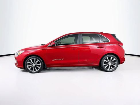 Used 2018 Hyundai Elantra GT image 3