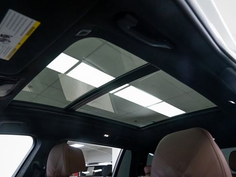 Used 2025 BMW X7 xDrive40i w/ M Sport Package image 16