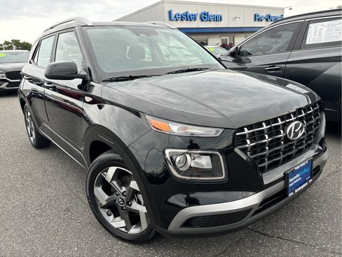 Certified 2024 Hyundai Venue SEL FWD image 1