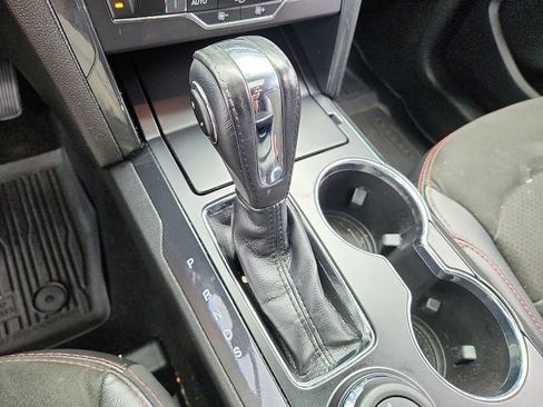 Used 2018 Ford Explorer XLT w/ Equipment Group 202A AWD/4WD image 16