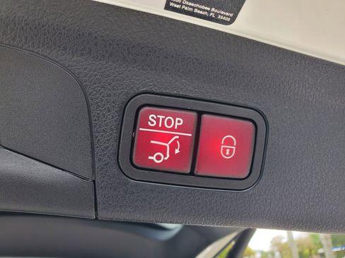 Used 2024 Mercedes-Benz GLE 450 4MATIC image 9