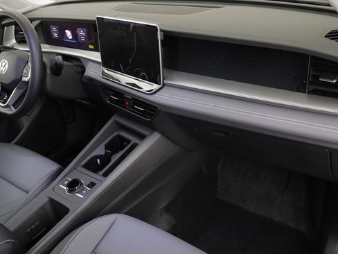 New 2026 Volkswagen Tiguan SE image 19