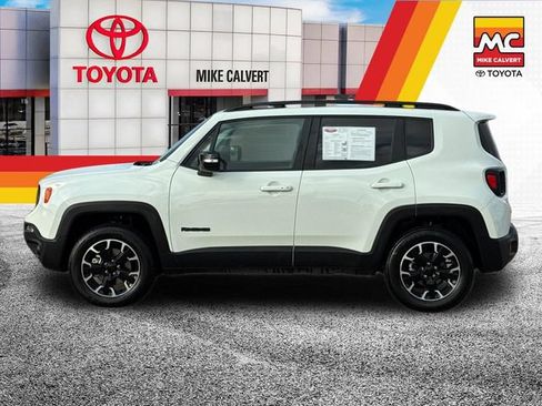 Used 2023 Jeep Renegade Latitude AWD/4WD image 2