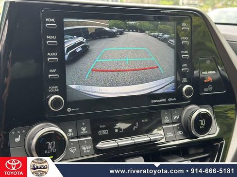 Used 2021 Toyota Highlander XLE AWD/4WD image 31