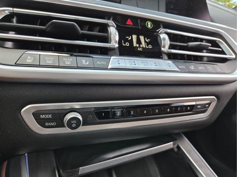 Used 2022 BMW X7 xDrive40i w/ M Sport Package AWD/4WD image 31
