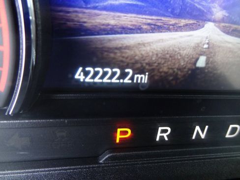 Used 2023 Ford Explorer Limited w/ Limited Technology Package image 8