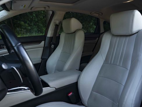 Used 2020 Honda Accord Touring image 17
