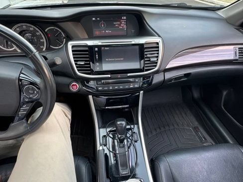 Used 2017 Honda Accord Touring image 8