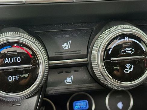 Used 2022 Genesis G70 3.3T image 25