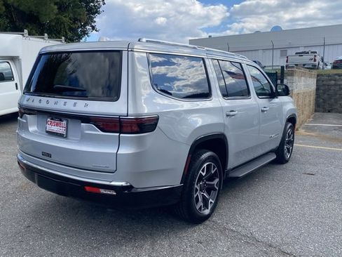 Used 2023 Jeep Wagoneer Series III w/ Preferred Equipment Group image 8