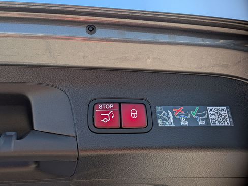 Used 2026 Mercedes-Benz GLS 580 4MATIC image 36