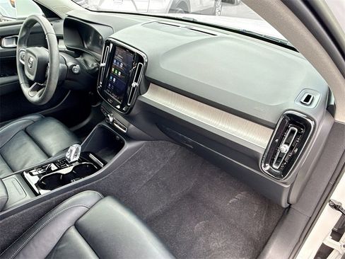 Used 2024 Volvo XC40 B5 Plus image 34