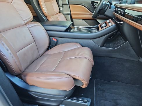 Used 2024 Lincoln Aviator Reserve w/ Equipment Group 201A image 13