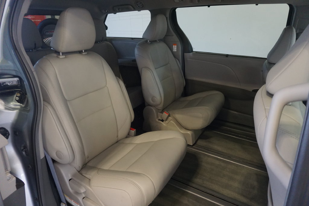 Used 2017 Toyota Sienna XLE w/ XLE Navigation Package AWD/4WD image 26