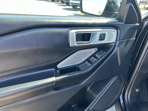 Used 2020 Ford Explorer Platinum w/ Premium Technology Package AWD/4WD image 19