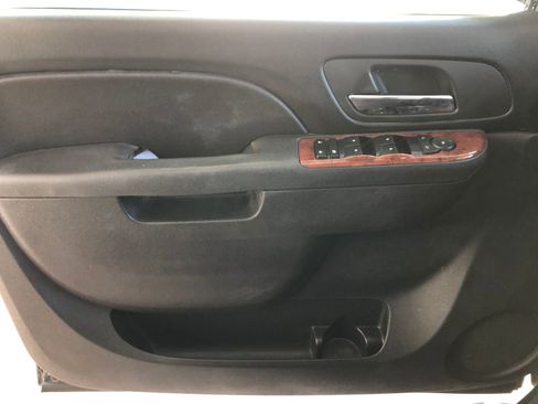 Used 2013 Chevrolet Avalanche LS image 31