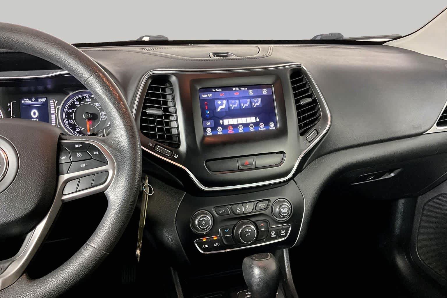 Used 2019 Jeep Cherokee Latitude w/ Popular Appearance Group FWD image 7