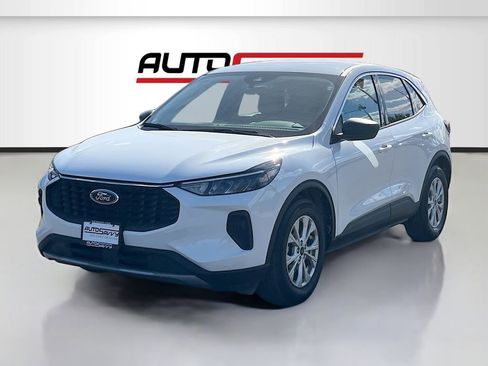 Used 2023 Ford Escape Active w/ Tech Pack #1 FWD image 3