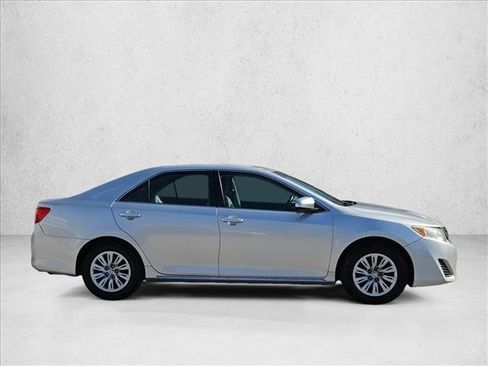 Used 2014 Toyota Camry LE image 4